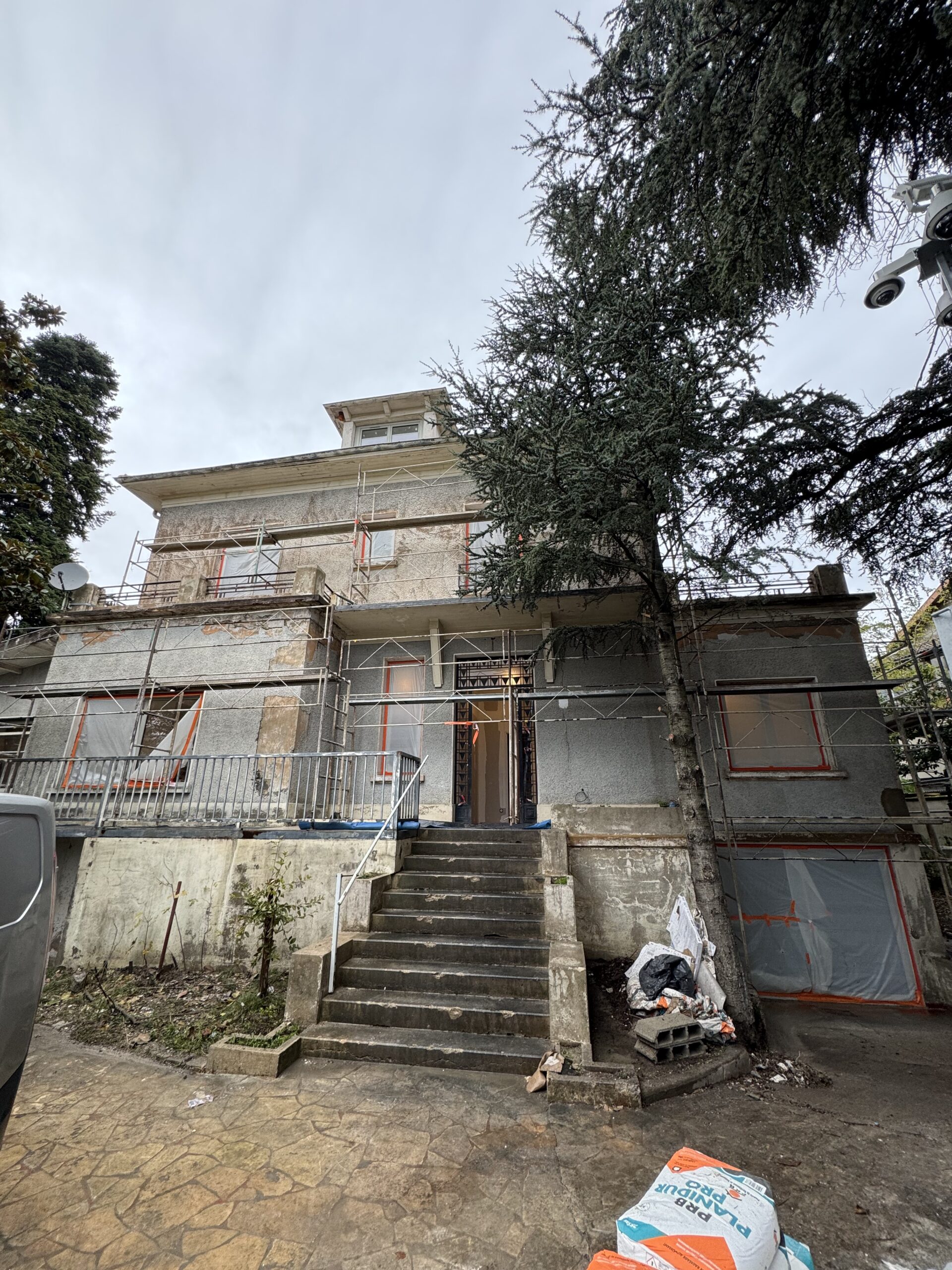 Avant - Ravalement — [Ville]